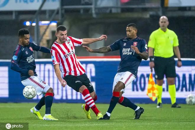 且更强调 且更强调